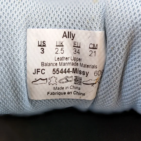 Vans size 3 Big Kid Unisex Sneaker Black White Suede Old Skool - Picture 5 of 5